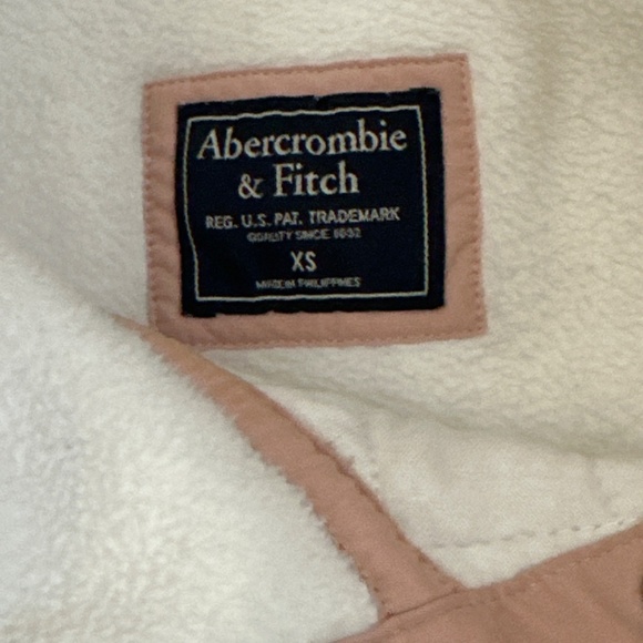 Abercrombie & Fitch Quilted Sherpa Pullover Sweatshirt - Picture 8 of 12